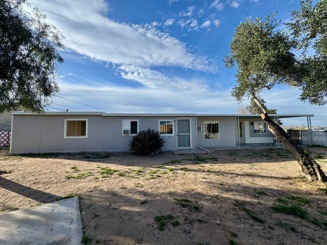 Building Photo - Cute Remodeled 3 Bedroom Home in Bullhead City, AZ