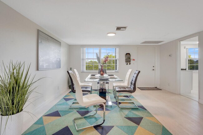Foto del edificio - 3800 Oaks Clubhouse Dr