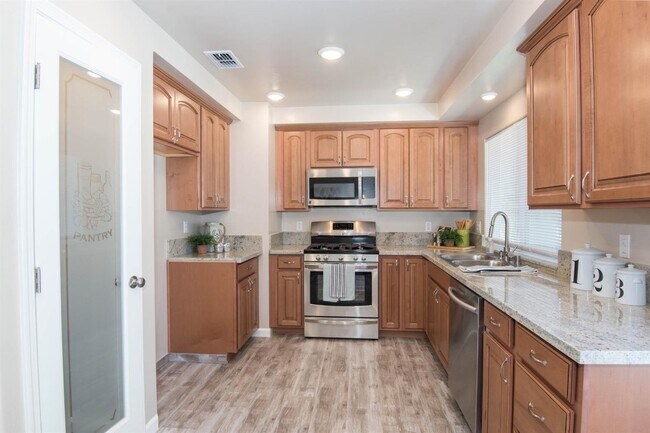 Building Photo - 7849 Sungarden Dr