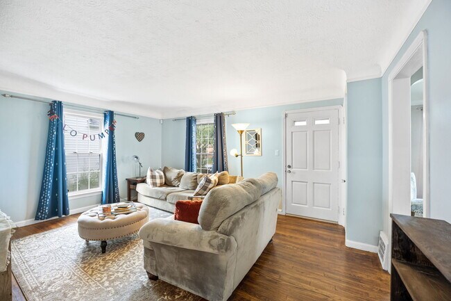 Foto del edificio - 11905 Wayland Ave