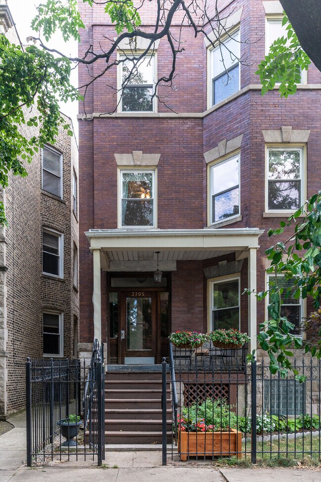 Building Photo - 3705 N Lakewood Ave