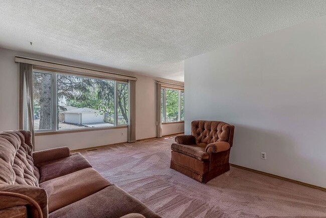 Building Photo - 1808 Matheson Dr NE