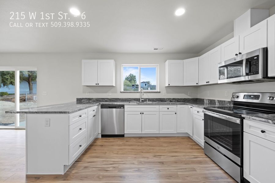 3 Bed, 2.5 Bath Townhouse in Warden, WA. W... Apartment for Rent in