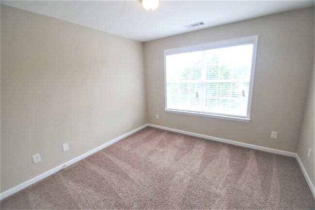 Building Photo - 836 Roxwood Park Ct