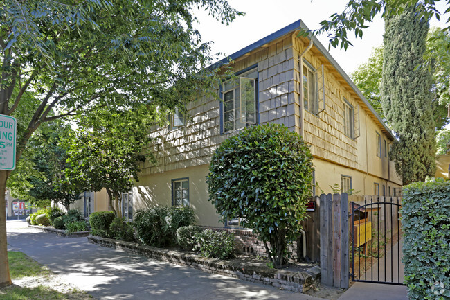 Building Photo - Kenwood Apartments