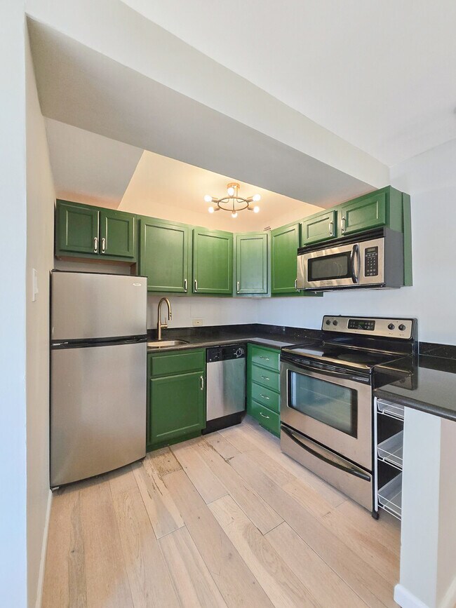 Building Photo - 2909 N Sheridan Rd