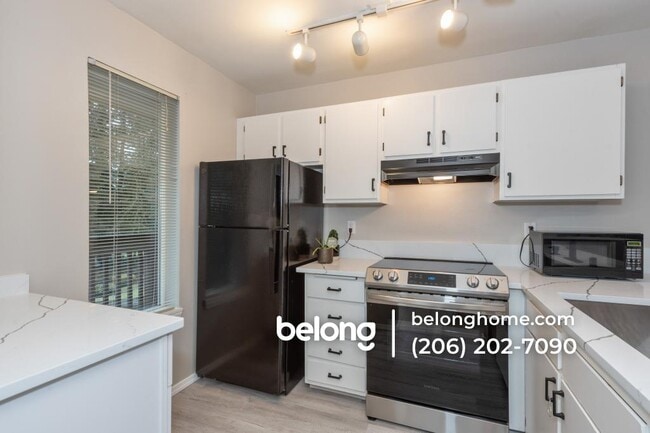 Building Photo - 515 Newport Way NW