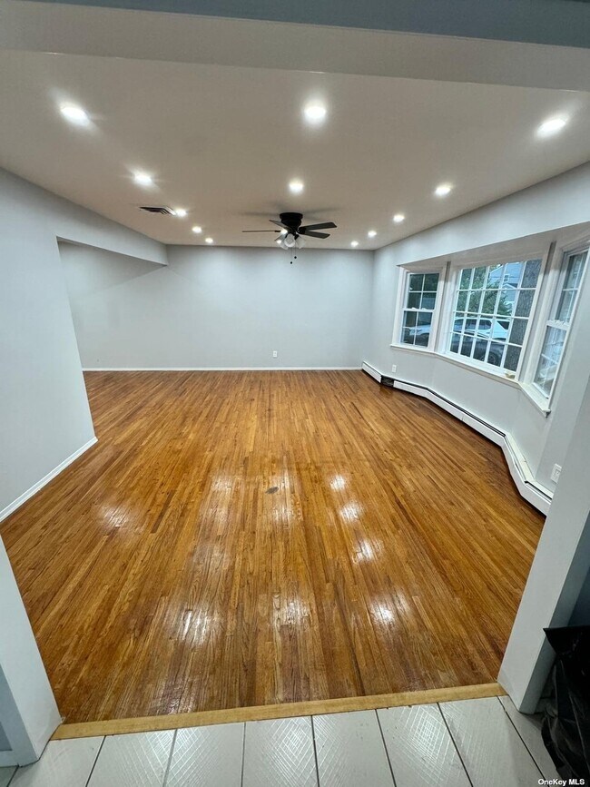 Foto del edificio - 331 W 7th St