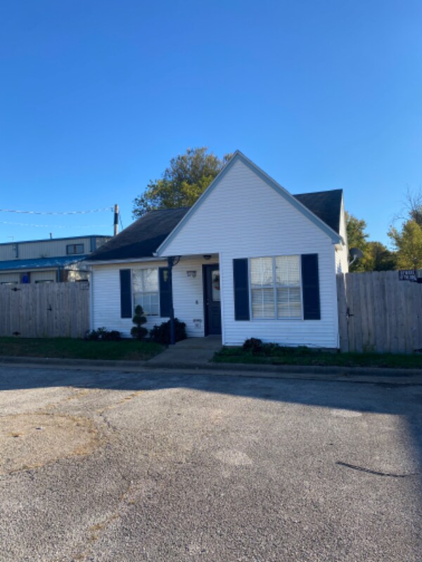 Building Photo - 1102 W Easy St