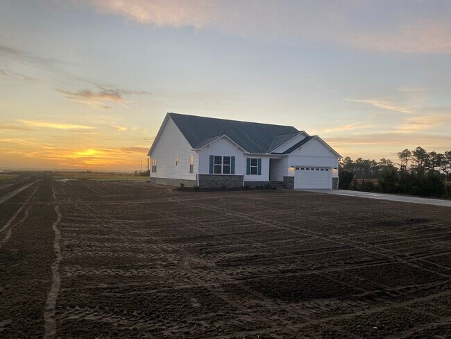 Building Photo - 960 Country Club Rd