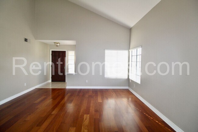 Foto del edificio - 10928 Sunset Ridge Dr