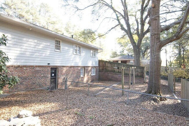 Foto del edificio - 916 Jones Mill Rd