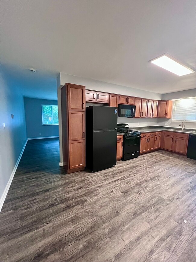 Building Photo - 153 Hanstein Pl