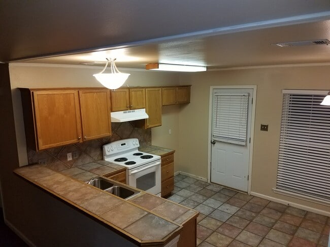 Building Photo - 17108 Hunters Trace E