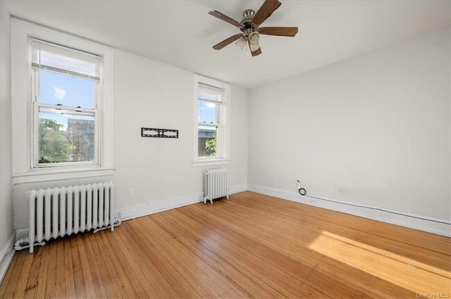 Building Photo - 548 Warburton Ave