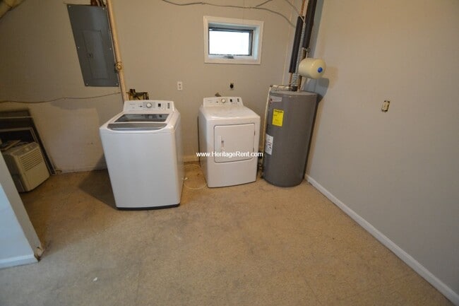 Building Photo - Camp Washington 3 Bedroom 1.5 Baths Single...