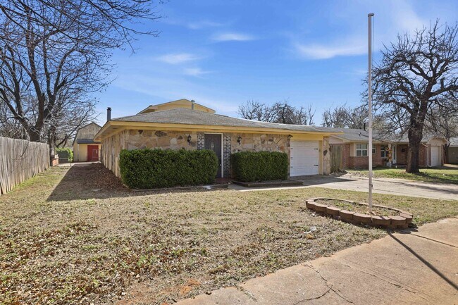 Foto del edificio - 1328 Hazelwood Dr