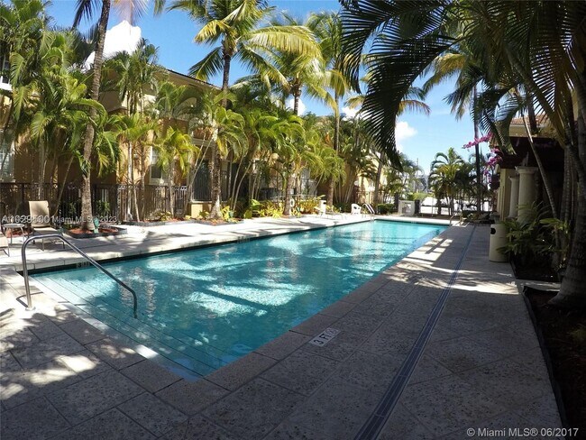 Foto del edificio - 2921 NE 185th St