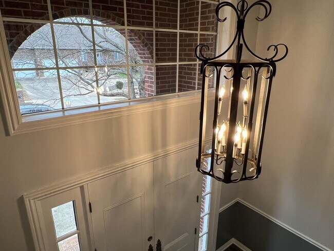 Foto del edificio - Dramatic Copper Mill Home with Huge Formal Living and Dining Rooms