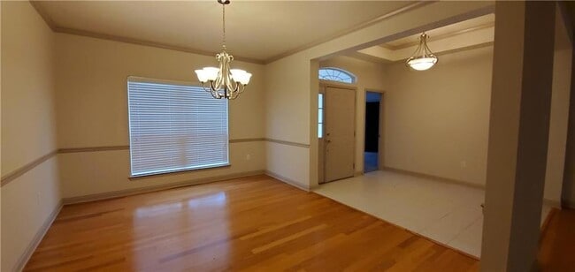 Building Photo - 2112 Summertree Dr