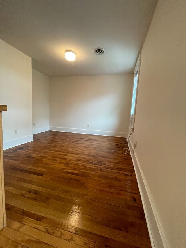 Foto del edificio - 2 Bedroom Apartment on the Northside