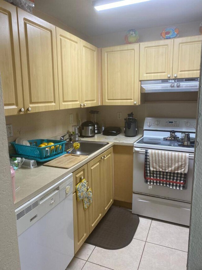 9360 Fontainebleau Blvd Unit 214, Miami, FL 33172 Condo for Rent in Miami, FL
