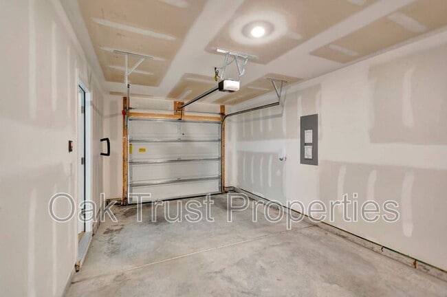 Building Photo - 703 Hilchot Dr