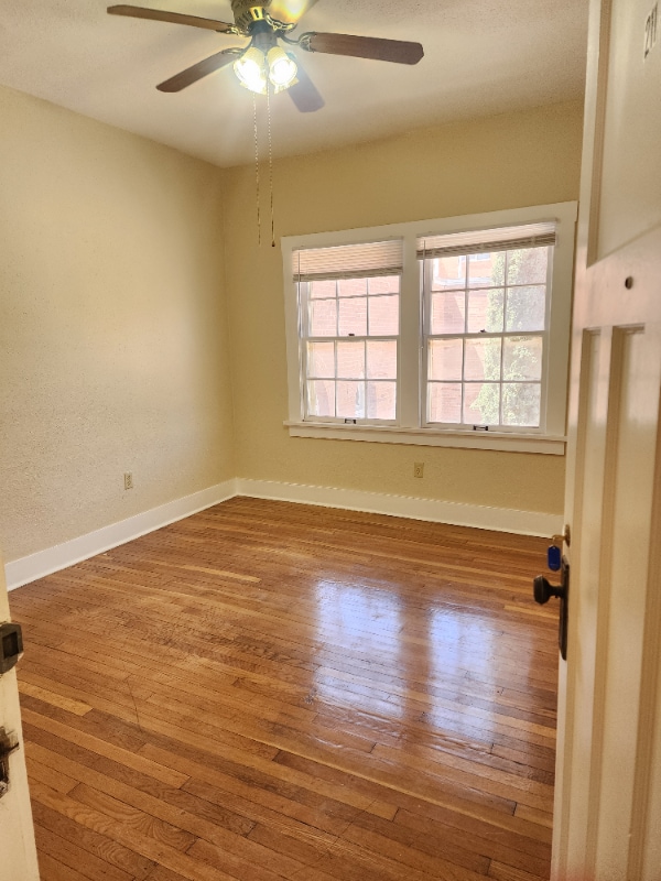 Building Photo - 119 W Nevada Ave