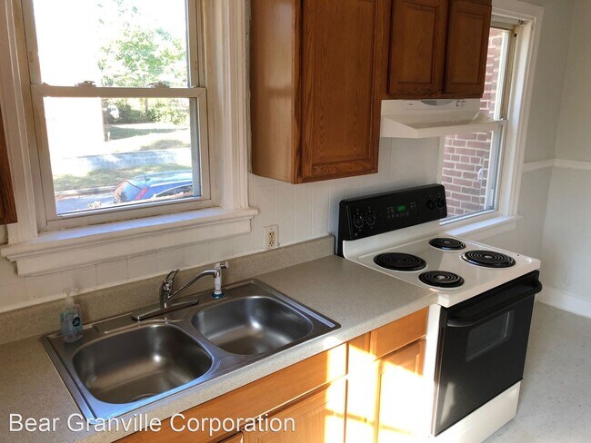 Building Photo - 2 br, 1 bath House - 100 E 35th St