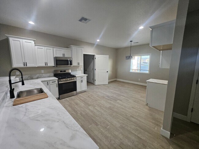 Foto del edificio - 3 Bedroom Home in Desert Lakes on the Golf Course