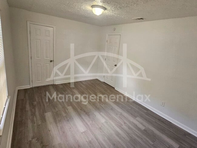 Building Photo - 2210 Pullman Ave