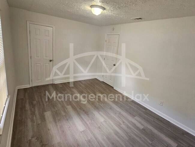 Foto del edificio - 2210 Pullman Ave