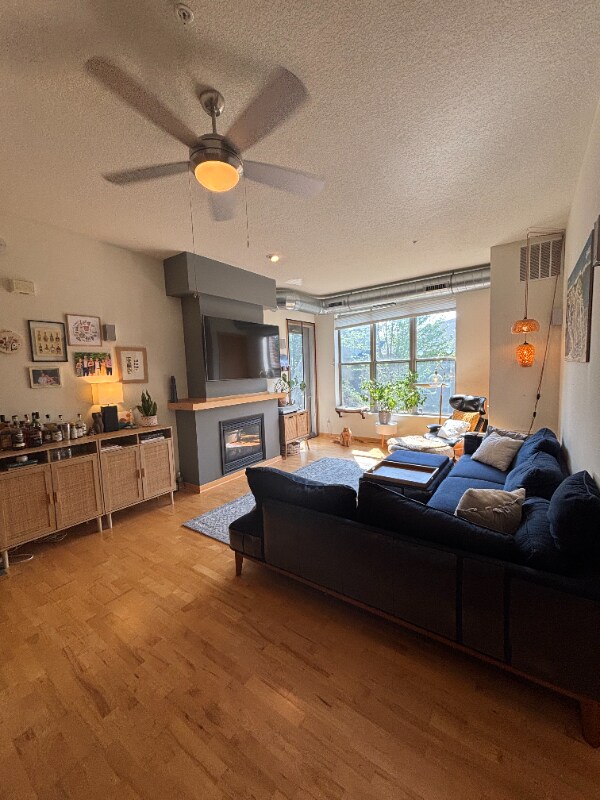 Foto del edificio - 3640 Wooddale Ave S