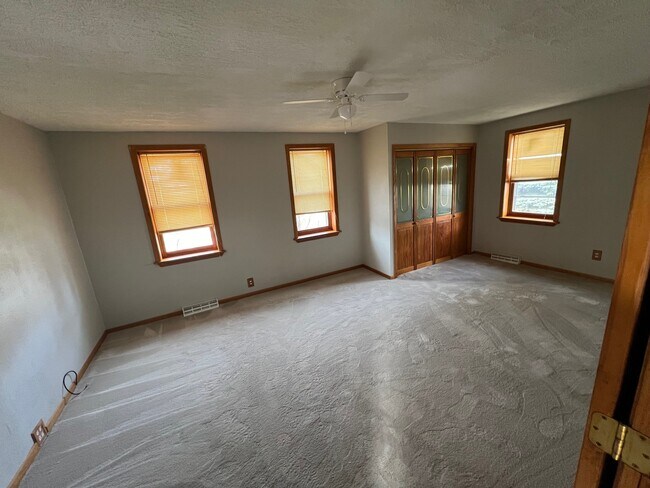 Master Bed - 825 Saint Patrick St