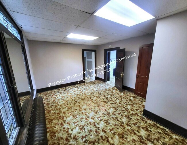 Foto del edificio - 145 E Wallace Ave