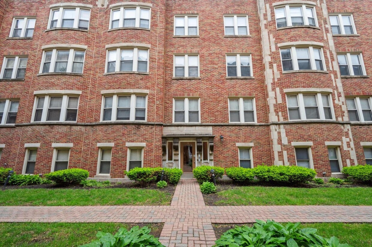 Primary Photo - 38-50 N. Menard Ave