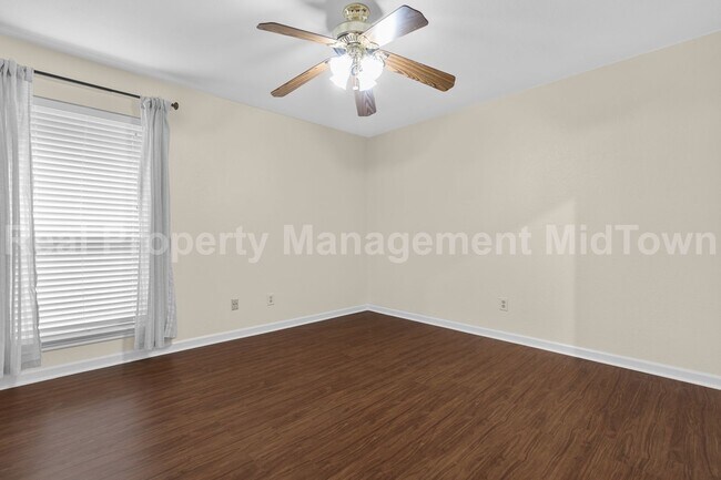 Foto del edificio - Charming Arlington Home with Spacious Livi...