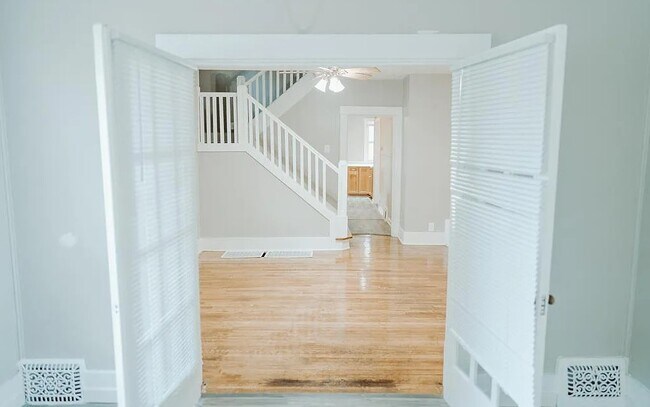 Building Photo - 525 S 31st Ave