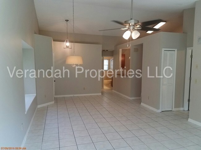 Building Photo - 1224 N Fairway Dr