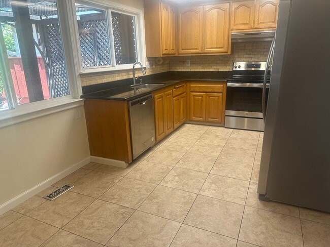 Foto del edificio - Beautiful Single Story Warms Springs Home