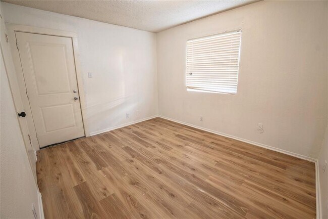 Foto del edificio - 10209 Brownie Dr