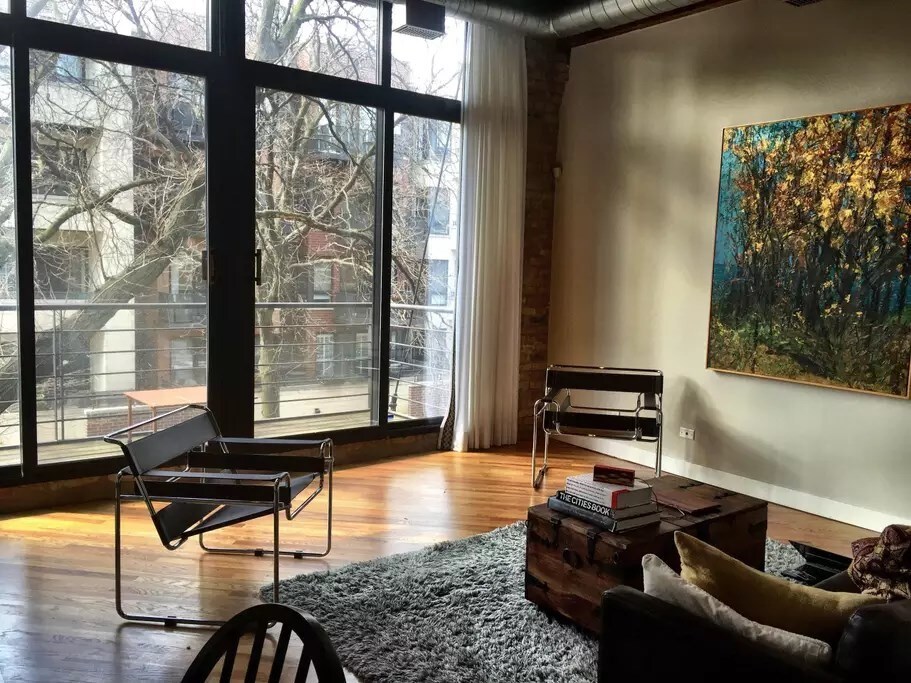 habitación amplia y sala de estar abierta - 2300 W Wabansia Ave