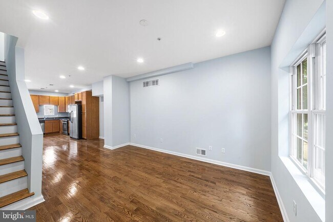 Building Photo - 1811 Titan St