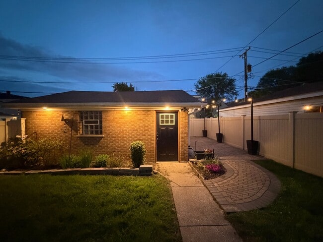 Photo - 1100 Elgin Ave Apartment