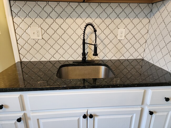 Building Photo - 80 Mountain Way