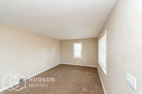 Foto del edificio - AVAILABLE NOW! - 216 Westview Ave, Hubbard...