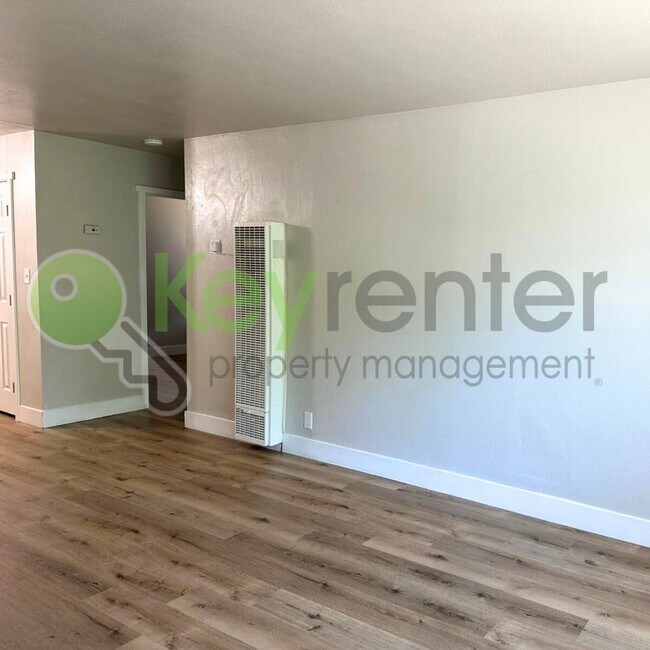 Foto del edificio - 5731 Falconer Way