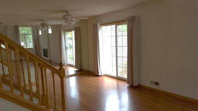 Building Photo - 150 S Prairie View Dr