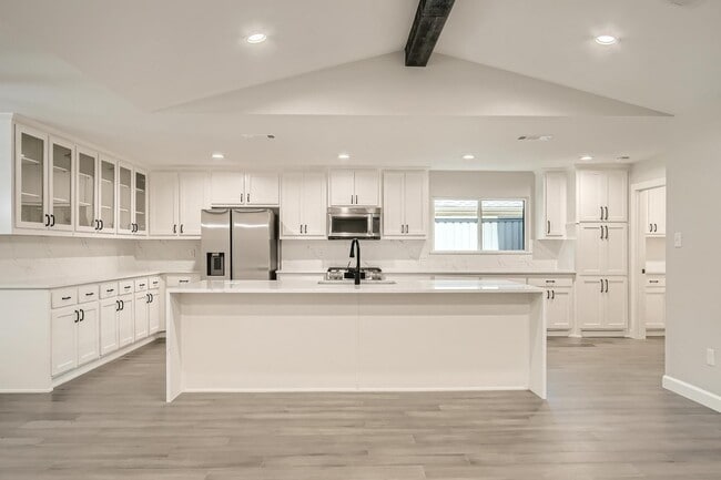 Building Photo - Charming Prestonwood home with peaceful ba...