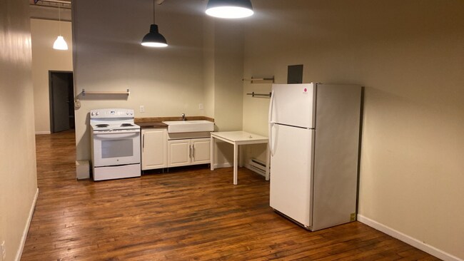 Building Photo - 1415 Kemper St